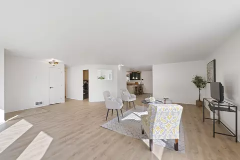 Living - 16549 Wayne Dr, La Pine, OR 97739 photo 3 of 4