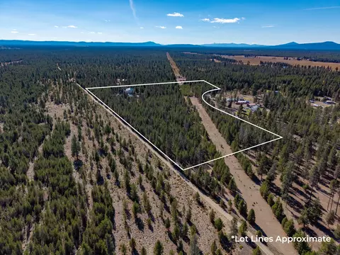 View/Area - 16549 Wayne Dr, La Pine, OR 97739 photo 4 of 4