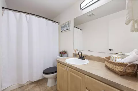 Bath - 16549 Wayne Dr, La Pine, OR 97739 photo 2 of 2