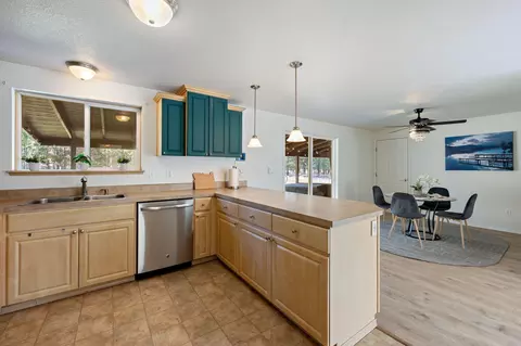 Kitchen - 16549 Wayne Dr, La Pine, OR 97739 photo 1 of 4