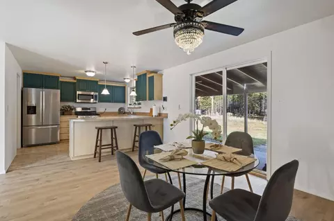 Dining - 16549 Wayne Dr, La Pine, OR 97739 photo 2 of 3