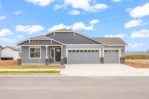 1256 NW Fairway Rd #145, Madras, OR 97741