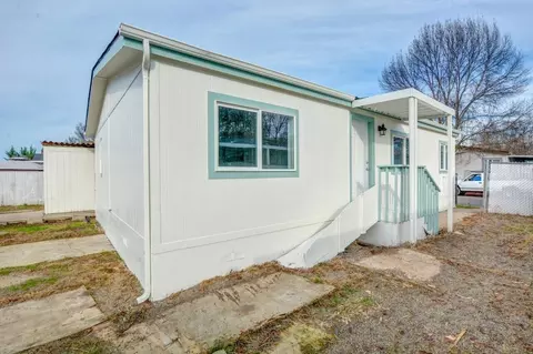 633 E Archwood Dr #53, Eagle Point, OR 97524