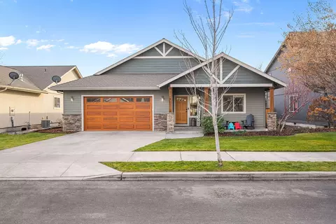 2834 SW Indian Pl, Redmond, OR 97756
