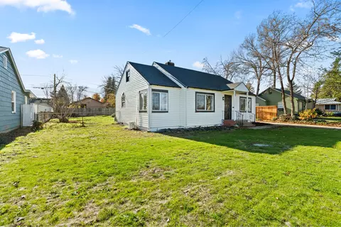 933 Dakota Ave, Medford, OR 97501