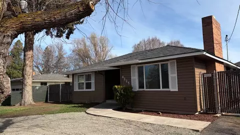 4225 Summers Ln, Klamath Falls, OR 97603