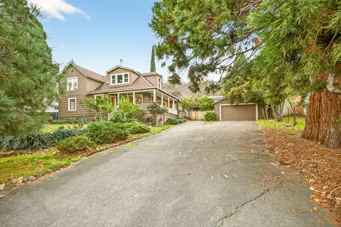 527 Chestnut St, Ashland, OR 97520