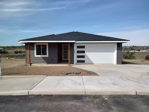790 SE Cub Ct #1, Madras, OR 97741