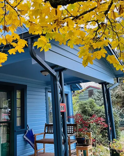 108 N 1st St, Talent, OR 97540