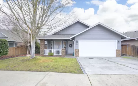 1444 Barney Fife Blvd, Grants Pass, OR 97527