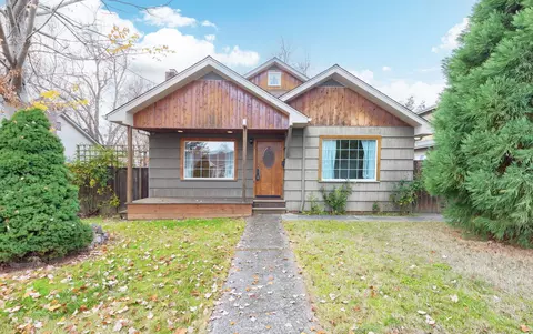 418 NE 11th St, Grants Pass, OR 97526