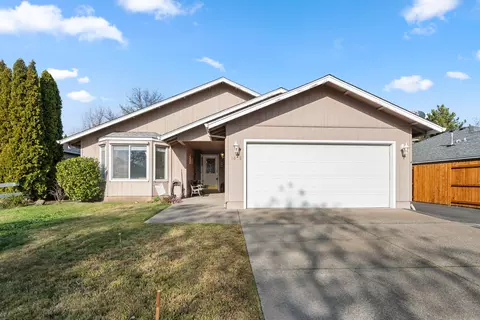 1025 Fairfield Ave, Central Point, OR 97502