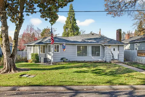 6 S Groveland Ave, Medford, OR 97504