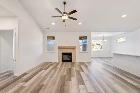 Living - 70085 Cayuse Dr, Sisters, OR 97759 photo 2 of 4