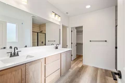 Bath - 70085 Cayuse Dr, Sisters, OR 97759 photo 1 of 3