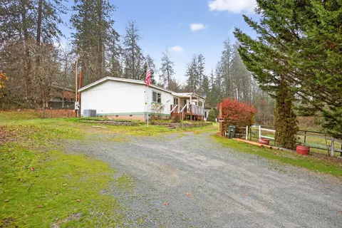 218 Hessar St, Grants Pass, OR 97527