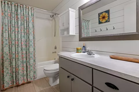 Bath - 64564 Riverview Ave, Bend, OR 97703 photo 3 of 3