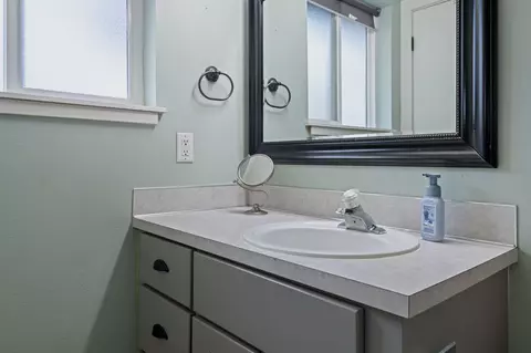 Bath - 64564 Riverview Ave, Bend, OR 97703 photo 2 of 3