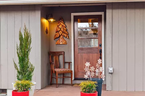 Entry Way - 64564 Riverview Ave, Bend, OR 97703 photo 1 of 4