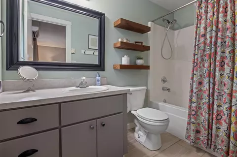 Bath - 64564 Riverview Ave, Bend, OR 97703 photo 1 of 3