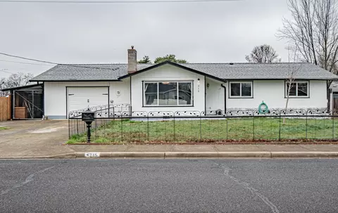 715 Ash St, Central Point, OR 97502