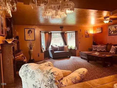 4184 Evans Creek Rd, Rogue River, OR 97537