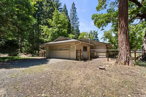 5201 Lake Shore Dr, Selma, OR 97538