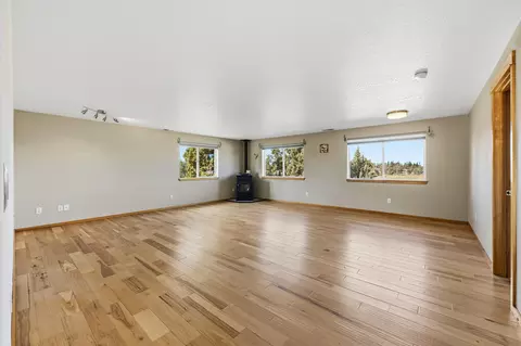 Living - 62262 Chickadee Ln, Bend, OR 97701 photo 3 of 5