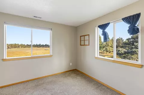 Bedroom - 62262 Chickadee Ln, Bend, OR 97701 photo 10 of 10