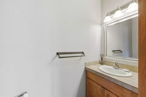 Bath - 62262 Chickadee Ln, Bend, OR 97701 photo 1 of 8