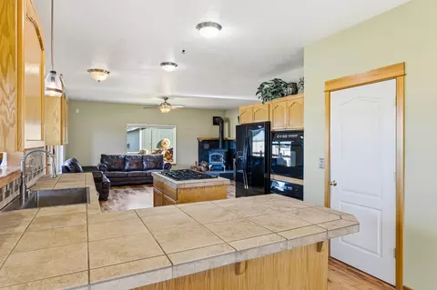 Kitchen - 62262 Chickadee Ln, Bend, OR 97701 photo 2 of 2