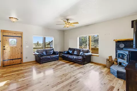 Living - 62262 Chickadee Ln, Bend, OR 97701 photo 2 of 5
