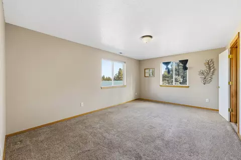 Bedroom - 62262 Chickadee Ln, Bend, OR 97701 photo 8 of 10