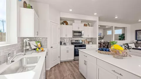 Kitchen - 20592 Button Brush Ave, Bend, OR 97702 photo 5 of 5