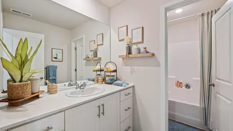 Bath - 20592 Button Brush Ave, Bend, OR 97702 photo 2 of 4