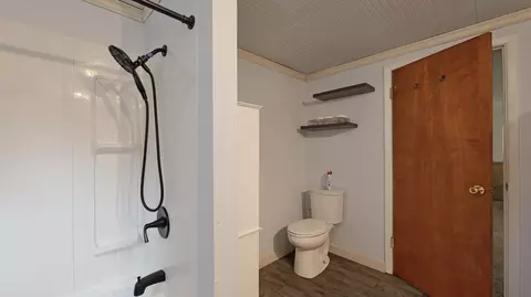 Bath - 431 Red Blanket Rd, Prospect, OR 97536 photo 4 of 4