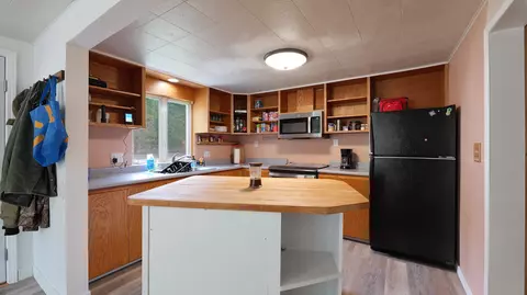 Kitchen - 431 Red Blanket Rd, Prospect, OR 97536 photo 1 of 2