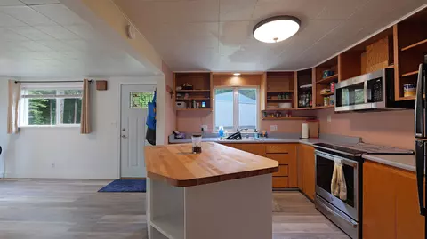 Kitchen - 431 Red Blanket Rd, Prospect, OR 97536 photo 2 of 2