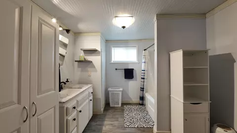 Bath - 431 Red Blanket Rd, Prospect, OR 97536 photo 1 of 4