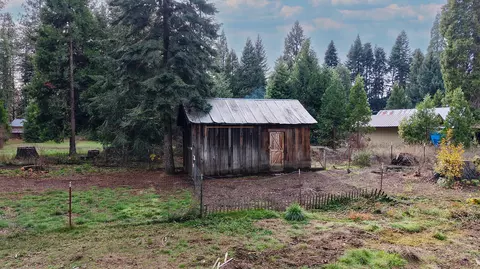 Exterior - 431 Red Blanket Rd, Prospect, OR 97536 photo 13 of 17
