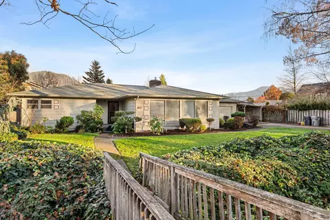 1021 NW Conklin Ave, Grants Pass, OR 97526