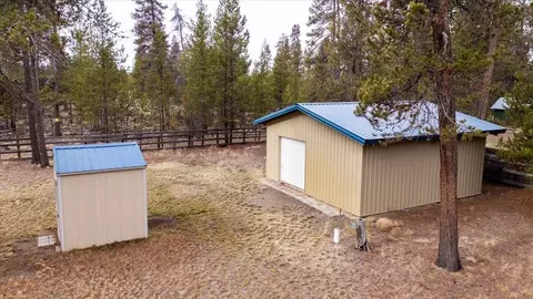 Exterior - 53001 Loop Dr, La Pine, OR 97739 photo 14 of 17