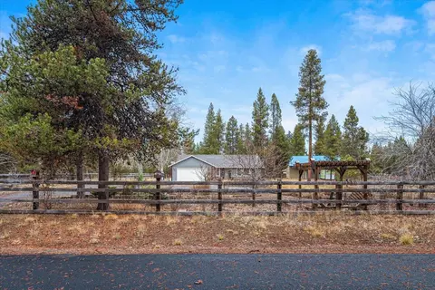 Exterior - 53001 Loop Dr, La Pine, OR 97739 photo 3 of 17