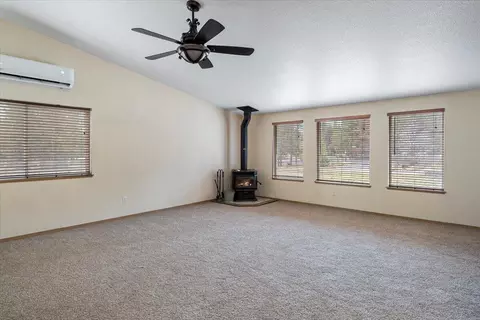 Living - 53001 Loop Dr, La Pine, OR 97739 photo 2 of 7