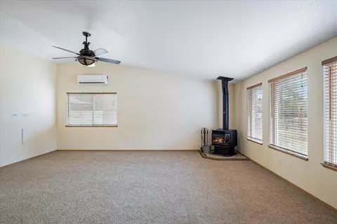 Living - 53001 Loop Dr, La Pine, OR 97739 photo 1 of 7
