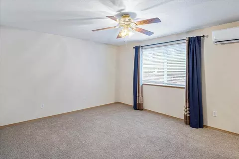 Bedroom - 53001 Loop Dr, La Pine, OR 97739 photo 1 of 10
