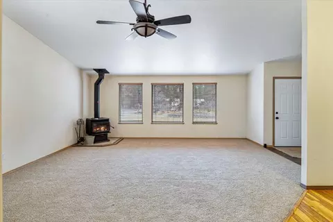 Living - 53001 Loop Dr, La Pine, OR 97739 photo 3 of 7
