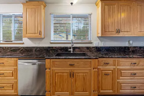 Kitchen - 53001 Loop Dr, La Pine, OR 97739 photo 6 of 6