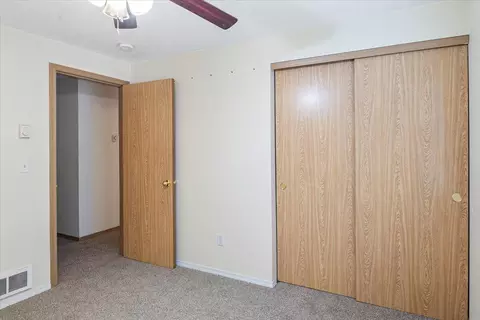Bedroom - 53001 Loop Dr, La Pine, OR 97739 photo 6 of 10