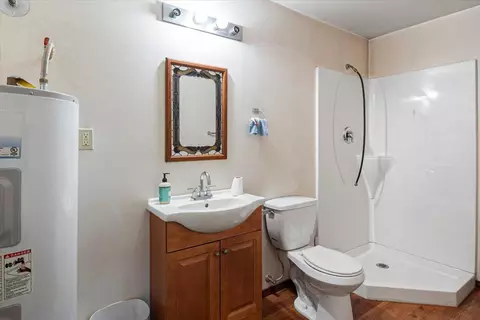 Bath - 53001 Loop Dr, La Pine, OR 97739 photo 4 of 4